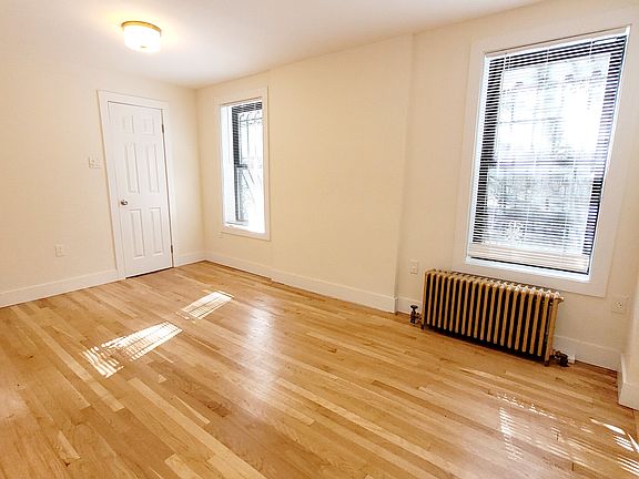 3rd image of 139 Bainbridge St #3
