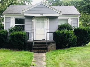 902 Riverside Dr, Elyria, OH 44035