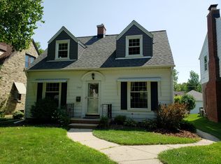 2362 S 59th St, West Allis, WI 53219