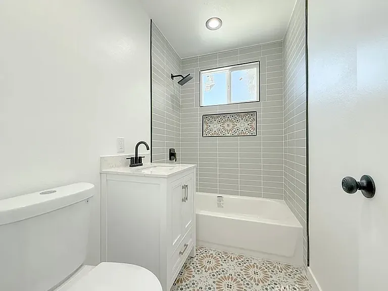 518 N Wilmington Ave #520 — Photo 8