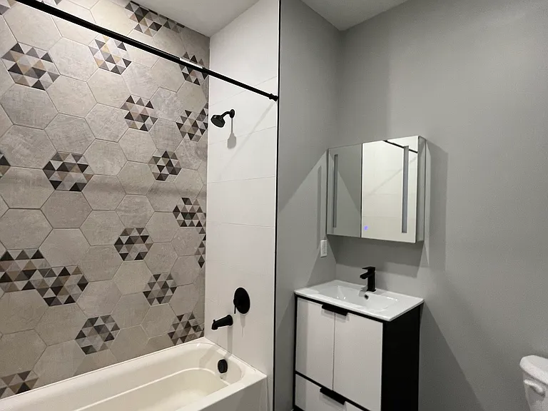 130-132 Mallory Ave #209 — Photo 3