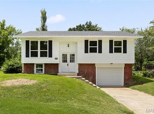 5702 Sir Galahad Ln, Godfrey, IL 62035
