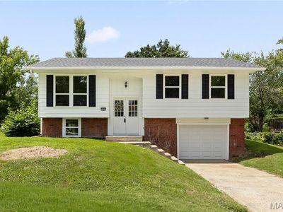 5702 Sir Galahad Ln, Godfrey, IL, 62035
