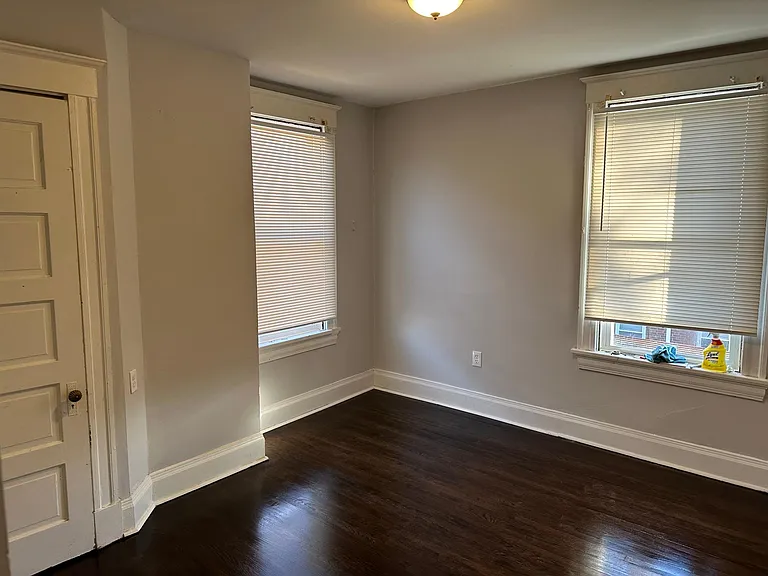 2119 Hudson Ave — Photo 14