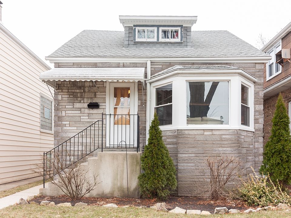 1st image of 4857 W Waveland Ave