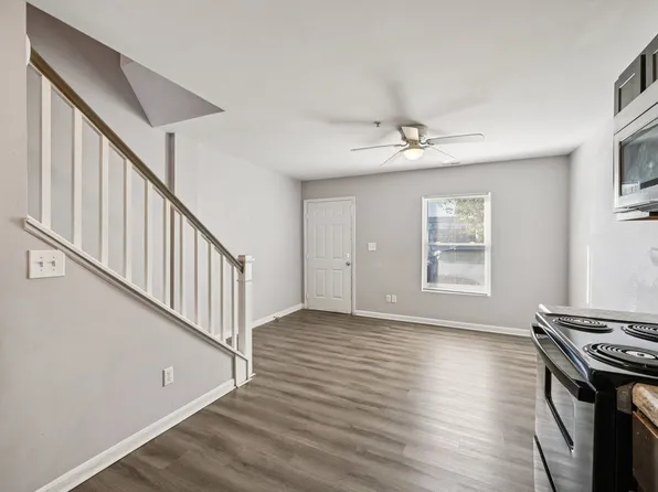 Village Court Apartments, 4646 Tamarack Blvd #74cf5a572, Columbus, OH 43229