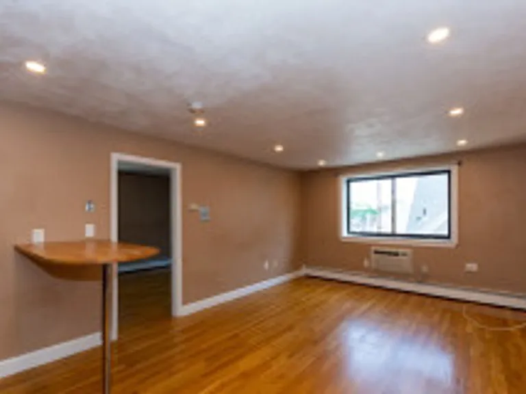 47 Gardner St #10 — Photo 5