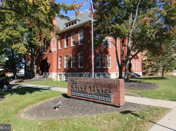 133 W Locust St APT 120, Mechanicsburg, PA 17055