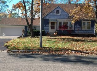 4755 N 104th St, Wauwatosa, WI 53225
