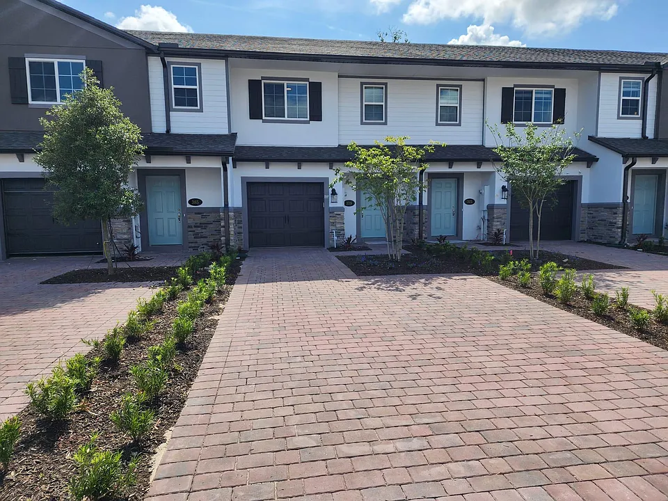 379 Cape Honeysuckle Pl