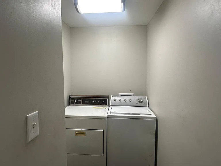 1116-1116 Cornelia Cir — Photo 16