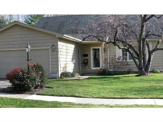 1638 W Devereux Dr photo 1