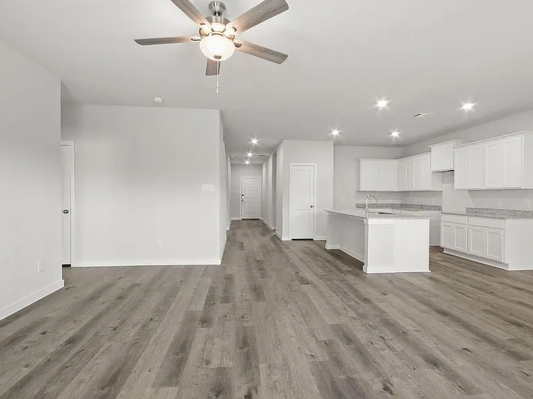 496 Shoreview Dr — Photo 4