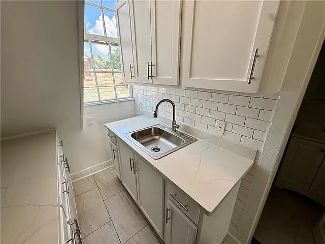 1123 Burgundy St #B — Photo 13