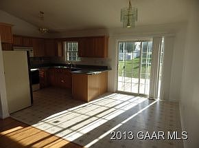 3rd image of 32 Millport Ct