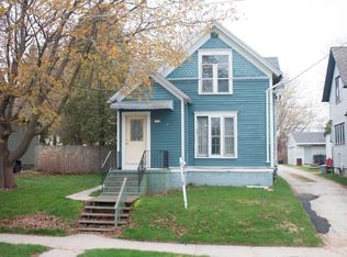 1114 S 12th St, Manitowoc, WI 54220