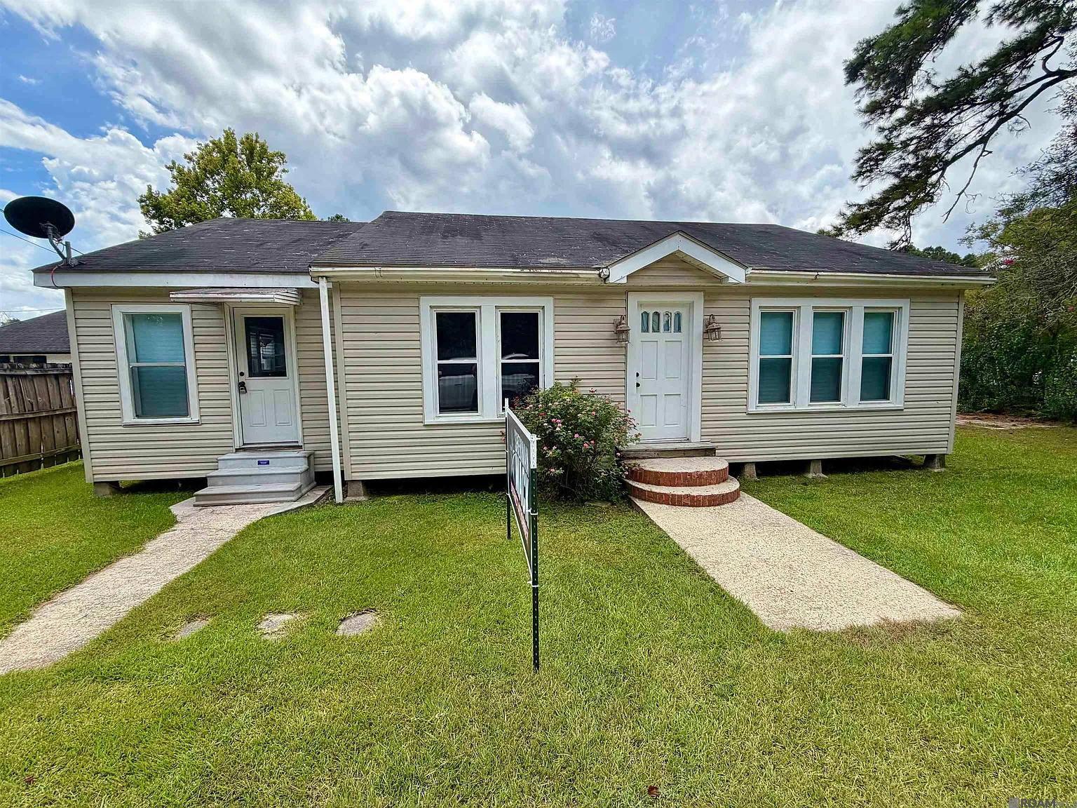 3 bed, 1125 sqft, $1,450 — Photo 1