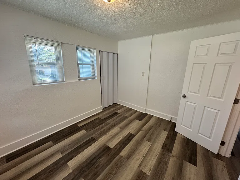 1738 Dallas St — Photo 16