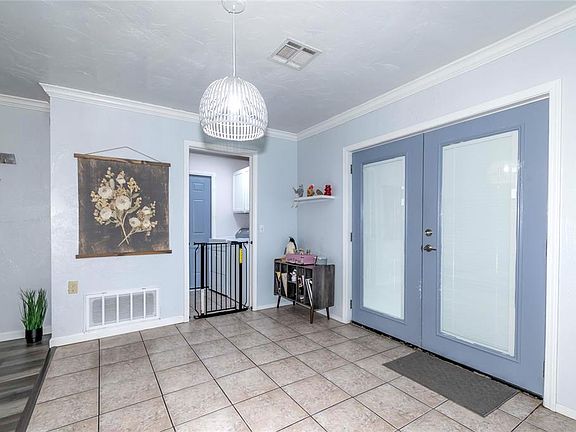 5th image of 108 Meadow Ln
