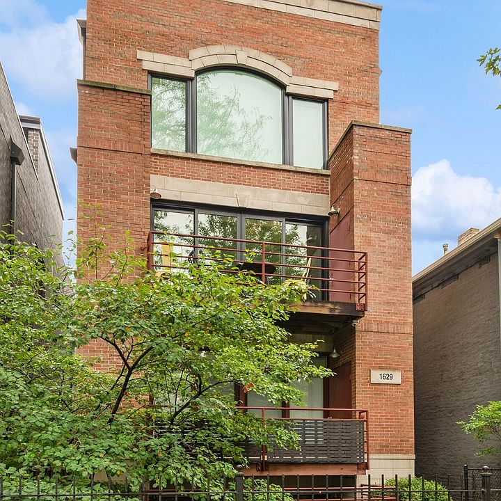 1st image of 1629 N Oakley Ave #1