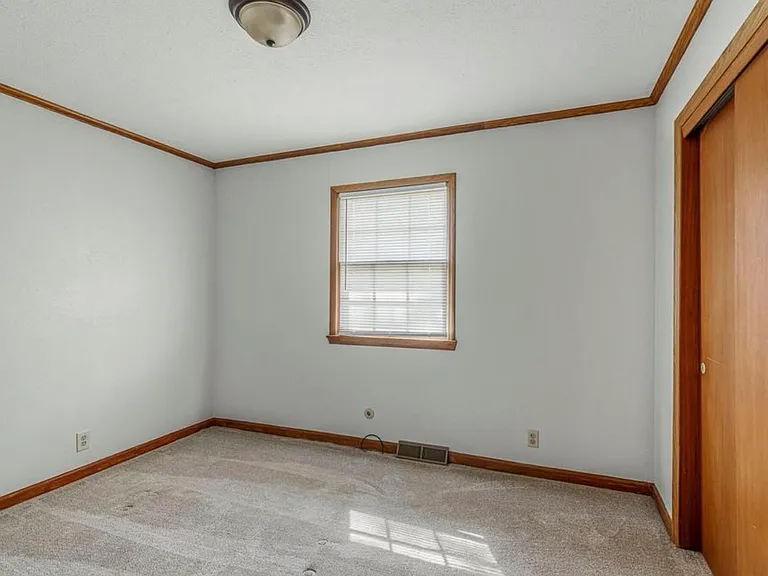 5246 N Crestwood Dr — Photo 7