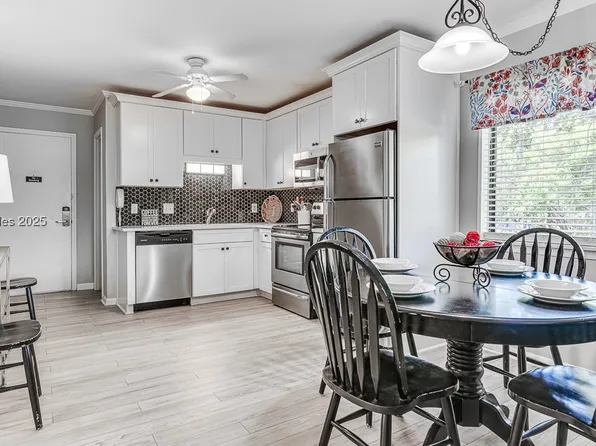 40 Folly Field Rd APT G16, Hilton Head Island, SC 29928
