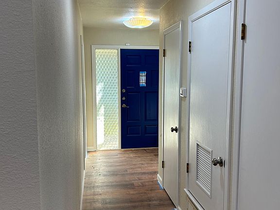 3rd image of 701 E Jasper Dr