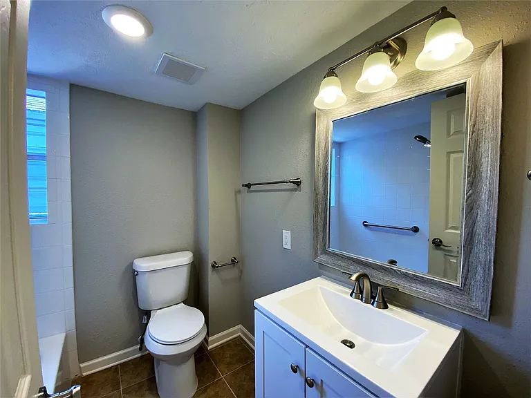 1702 Studewood St — Photo 4