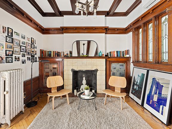 4th image of 391 Parkside Ave #1