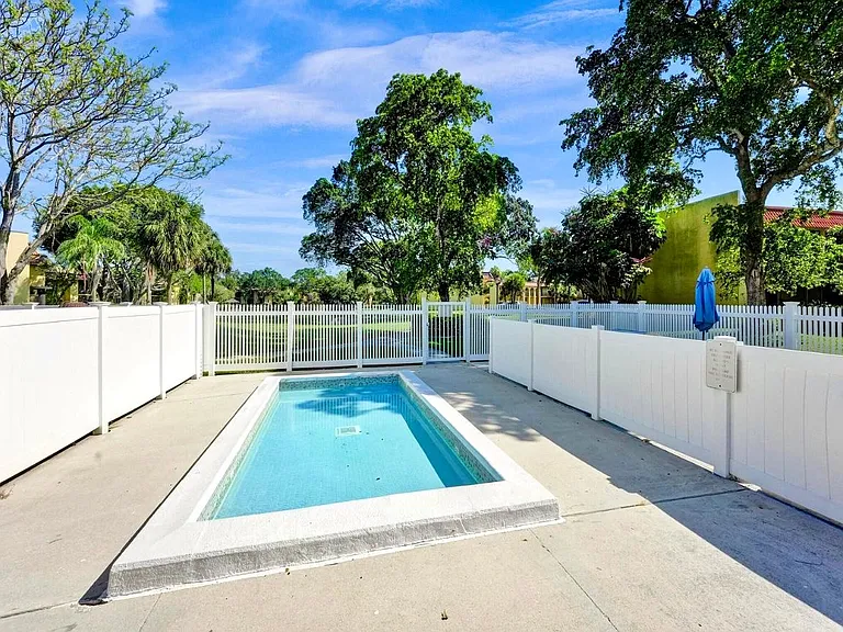830 SW 9th Street Cir #201 — Photo 4