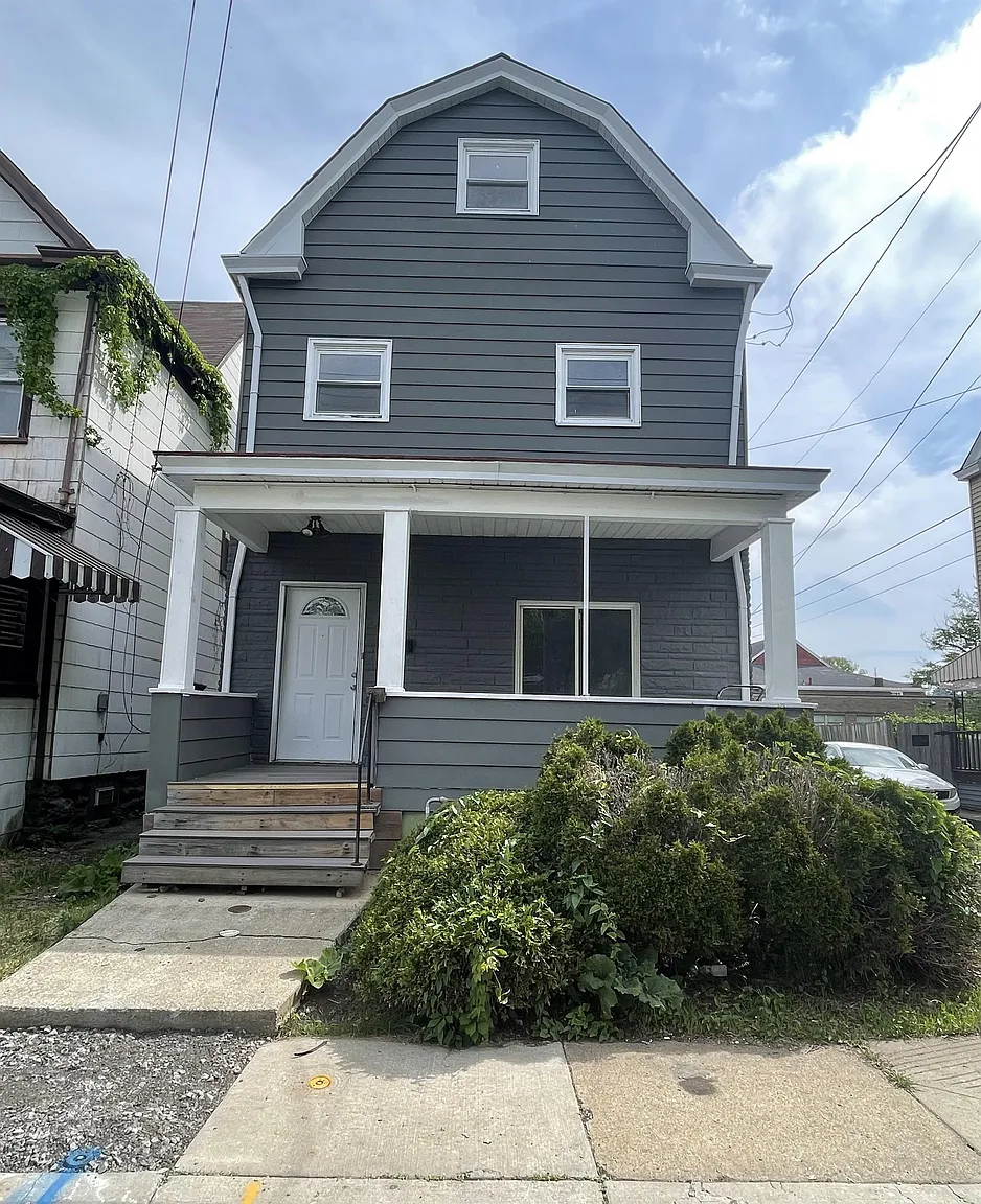 3118 Universal St photo 1