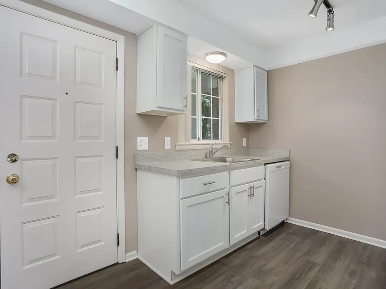 Edgewood Court 1 & 2 — Photo 8