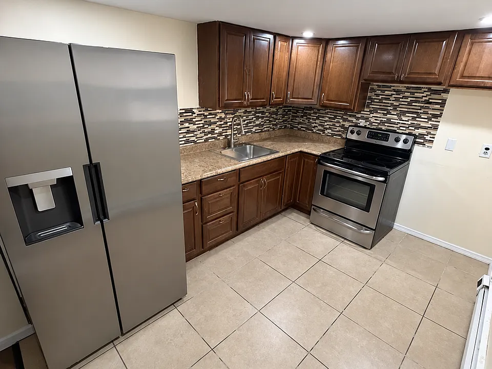 170 Lafayette Rd #1