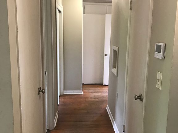 5th image of 810 W Moore Ave