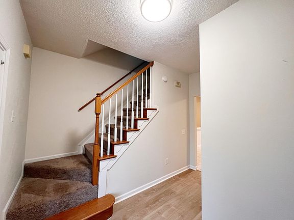 4th image of 19 Glencove Ct