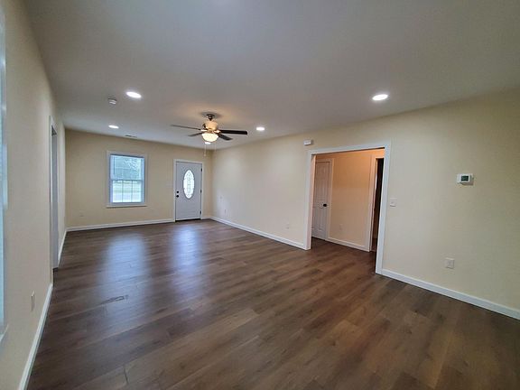 4th image of 4111 Lee Blvd