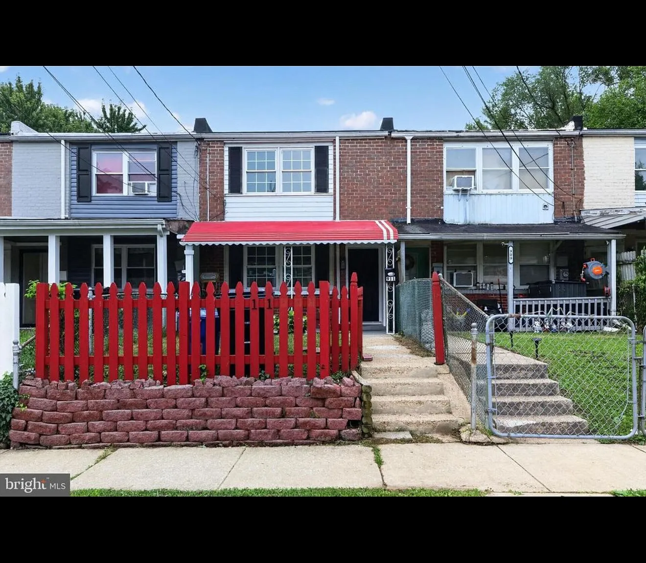 3 bed, 1024 sqft, $1,900 — Photo 1