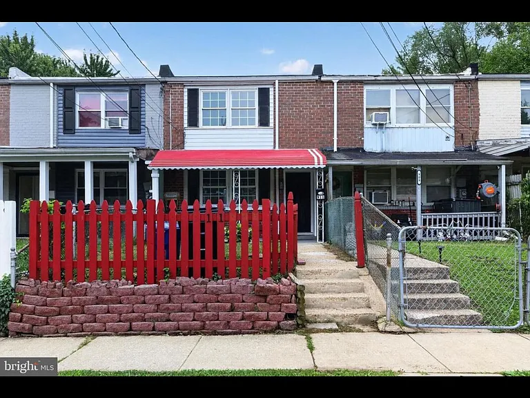 911 Imperial Ct — Photo 1