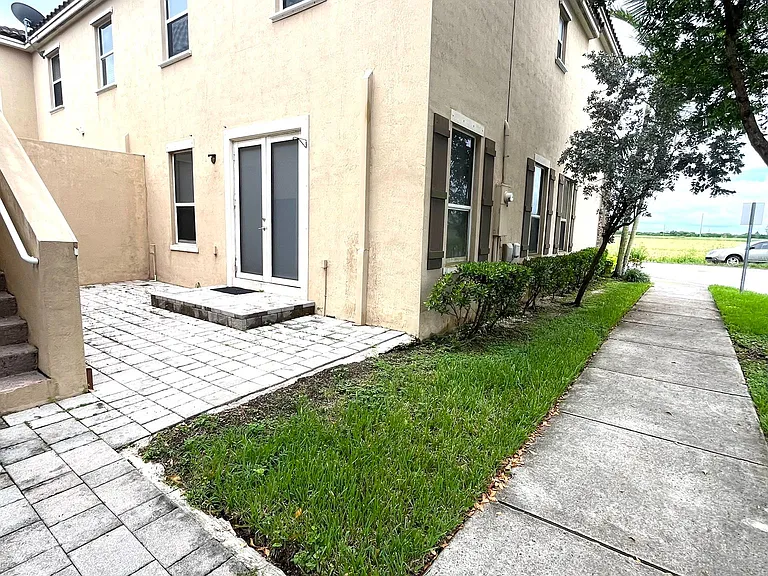 9401 SW 172nd Ave — Photo 21