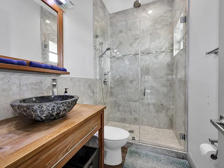 1076 NE Little River Dr — Photo 18