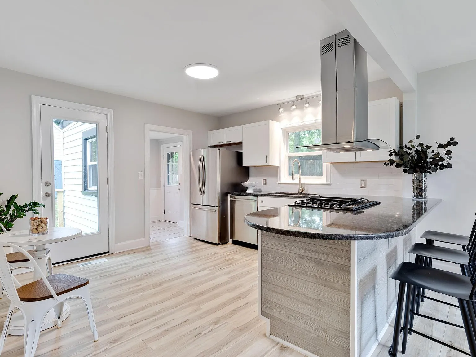 1514 Jewell St — Photo 4