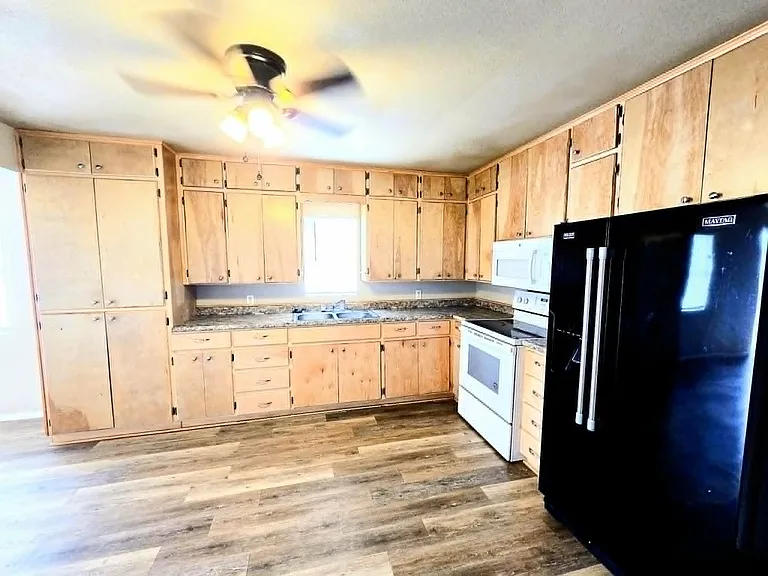2606 Avenue V — Photo 8