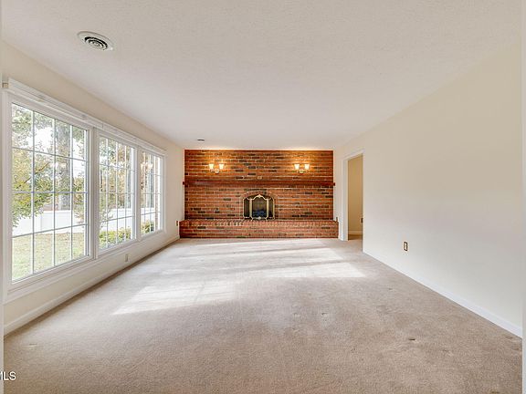 5th image of 2460 Wildwood Dr