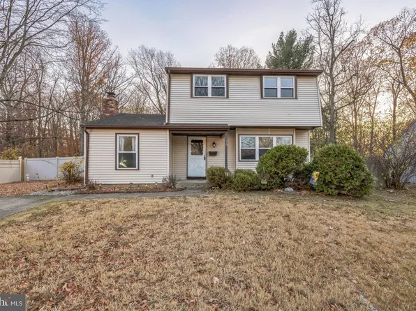 76 Lincoln Dr, Laurel Springs, NJ 08021