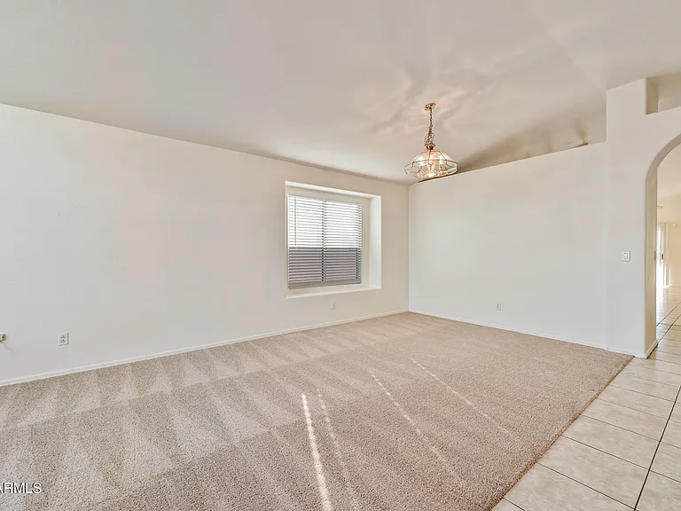 2607 E Anderson Dr — Photo 2