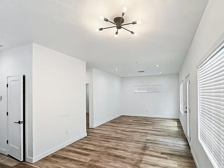 4202 N 10th St #4 — Photo 12