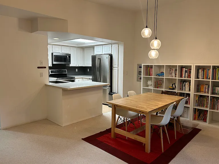 1270 Bellevue Way NE #4 — Photo 1