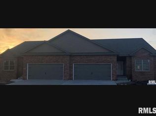 4515 Castle Pines Dr, Springfield, IL 62711