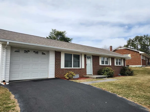 685 Starlight Dr, Christiansburg, VA 24073