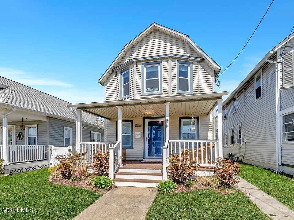 320 Ocean Park Ave